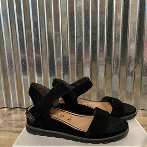 Tamaris black wedges